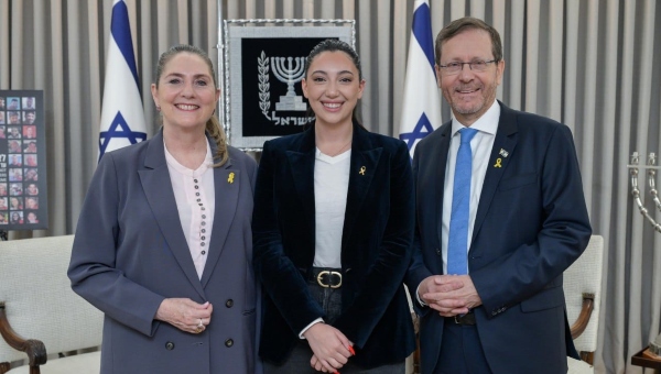 יובל רפאל עם נשיא המדינה ורעייתו | צילום מעיין טואף/ לע״מ