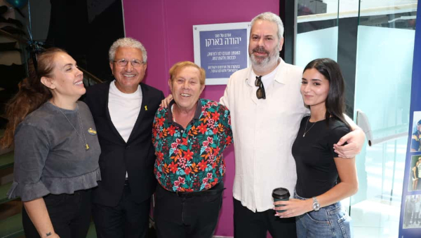 משפחת ברקן, צחי נויה ומשה אדרי | צילום: רפי דלויה