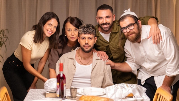 כפיר צפריר ומשתתפים הקליפ | צילום אפיק יזרעאל