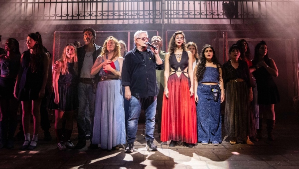 שלמה ארצי ומשתתפי שאול | צילום עלמה פרידן