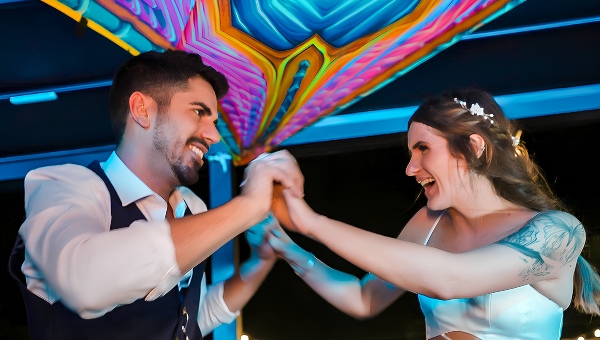 עטיפת יום של השמחות | צילום ועריכה – פרונט צלמים