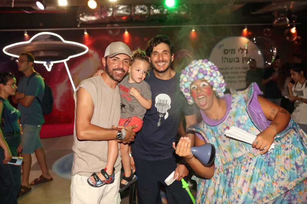 חיים פרשטיין והמשפחה | צילום: אור גפן
